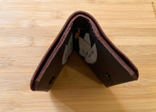 Load image into Gallery viewer, Vintage Leather Wallet with Snap Closure
